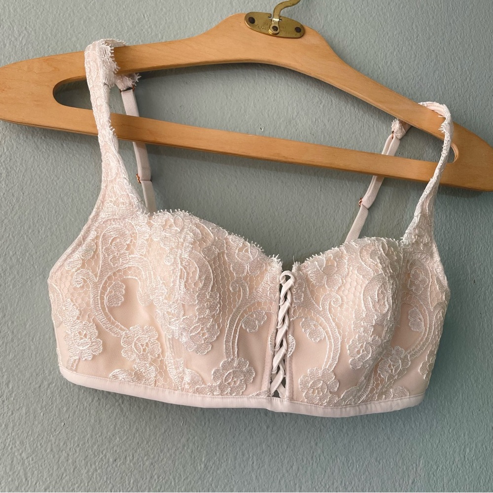 Victoria’s Secret | Dream Angels Lightly Lined Lace Bralette